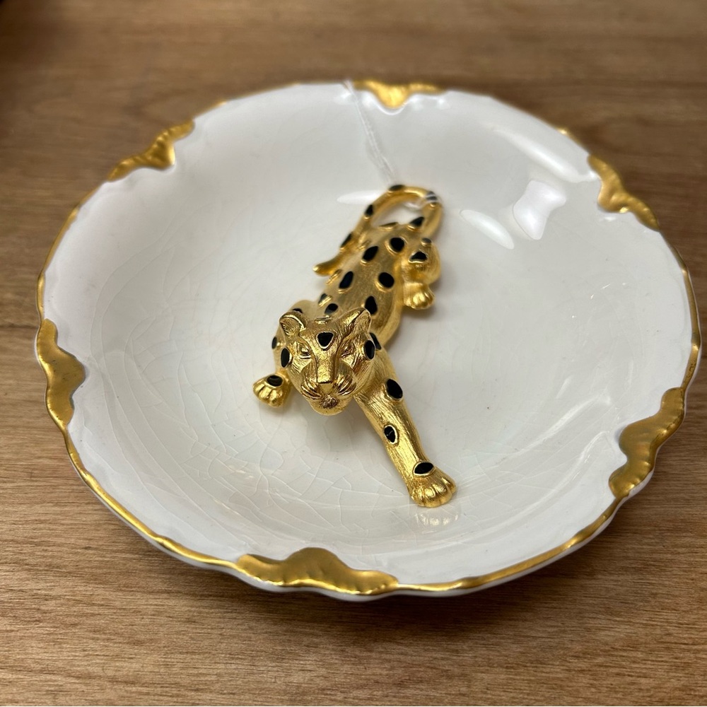 CROWN TRIFARI GOLD PLATED CROUCHING LEOPARD BROOCH 80’s